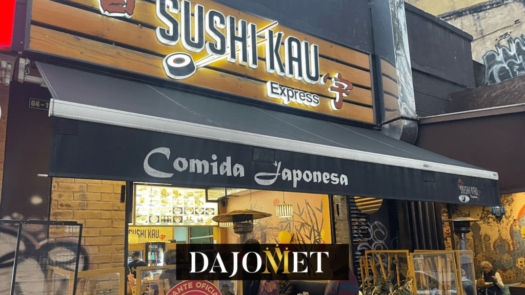 "El Rollo Akiko: Una explosión de sabores en Sushi Kau Express"