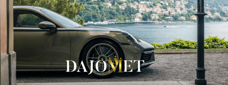 "Descubre el espectacular Porsche 911 Turbo S personalizado por Porsche Exclusive Manufaktur con su distintiva pintura Urban Bamboo y exclusivos detalles de Sonderwunsch, destacado en el prestigioso evento Fuori Concorso."