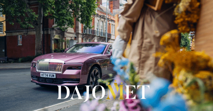 Elegancia en flor: el Rolls-Royce Spectre deslumbra en Chelsea con diseño Bespoke
