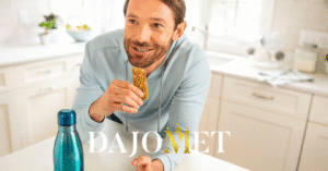 “Las personas están tomando decisiones cada vez más intencionales sobre cómo disfrutan sus snacks favoritos. Buscan un equilibrio entre placer y bienestar, impulsando un cambio hacia una alimentación más consciente. Optar por porciones pequeñas les permite disfrutar sin excesos, sin dejar de encontrar momentos para saborear sus productos preferidos”, señaló Melissa Davies, gerente senior de Insights Globales y Detección de Tendencias en Mondelēz International.